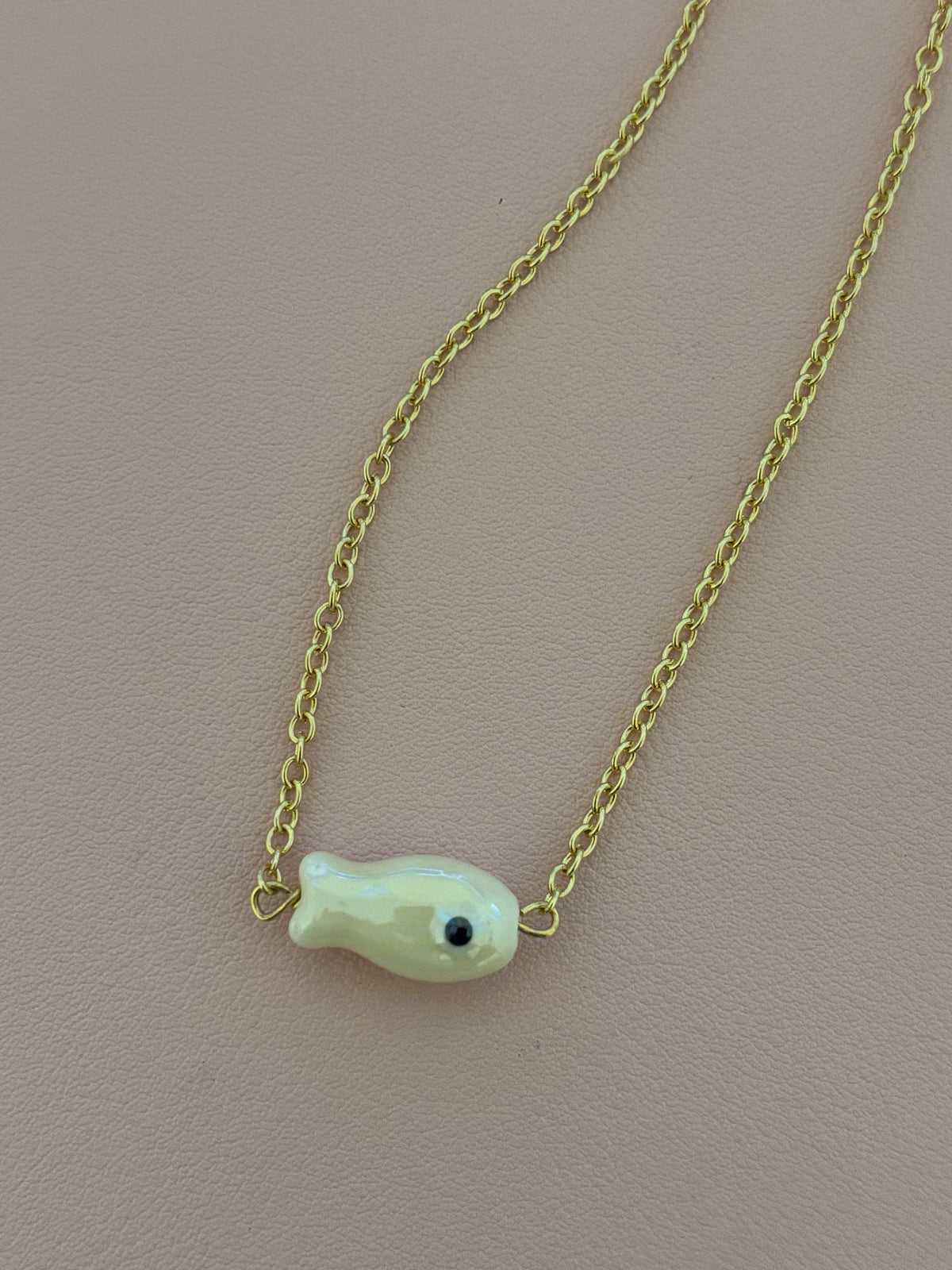 Pearlesent Fish Choker