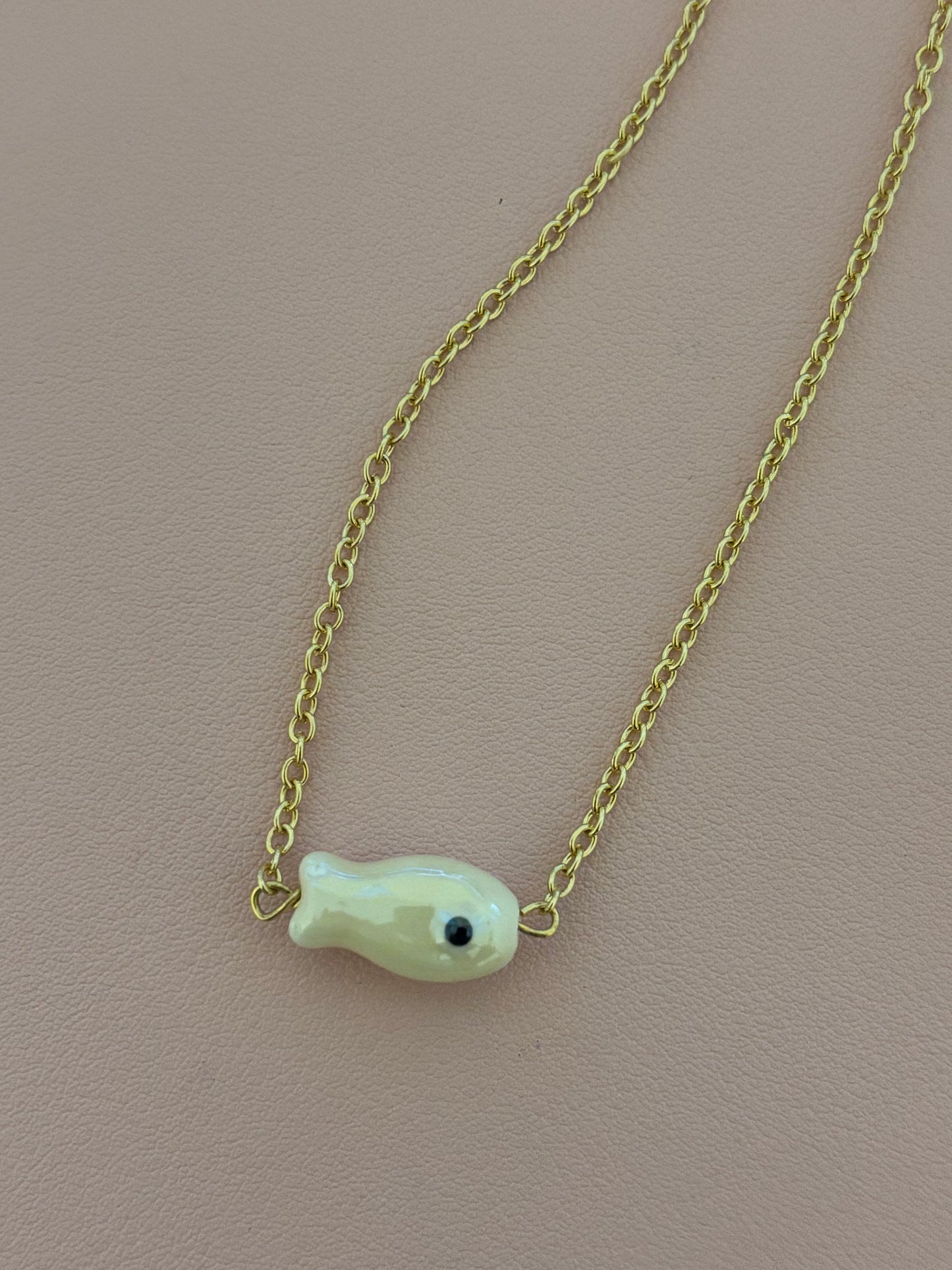 Pearlesent Fish Choker