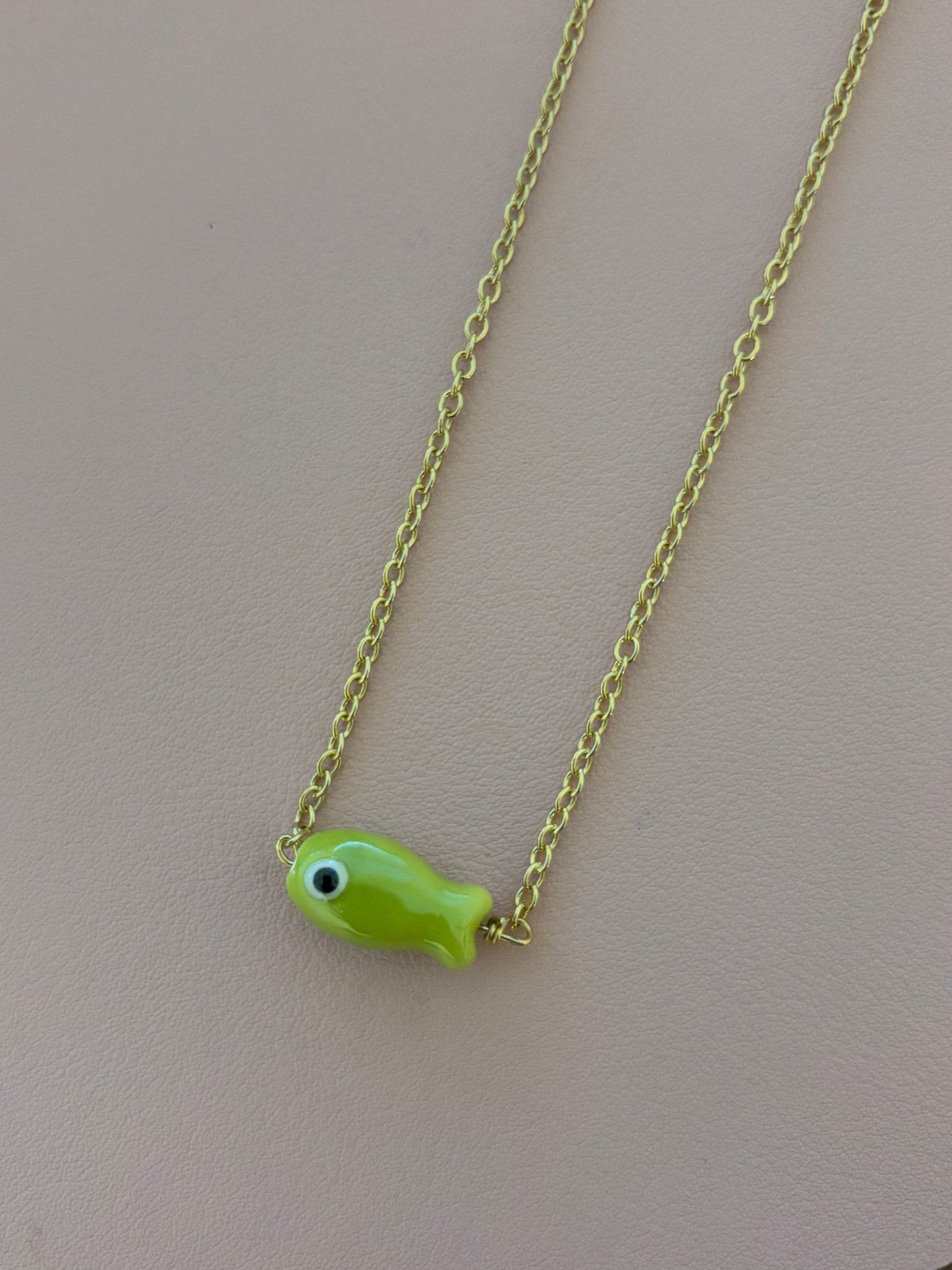 Pearlesent Fish Choker