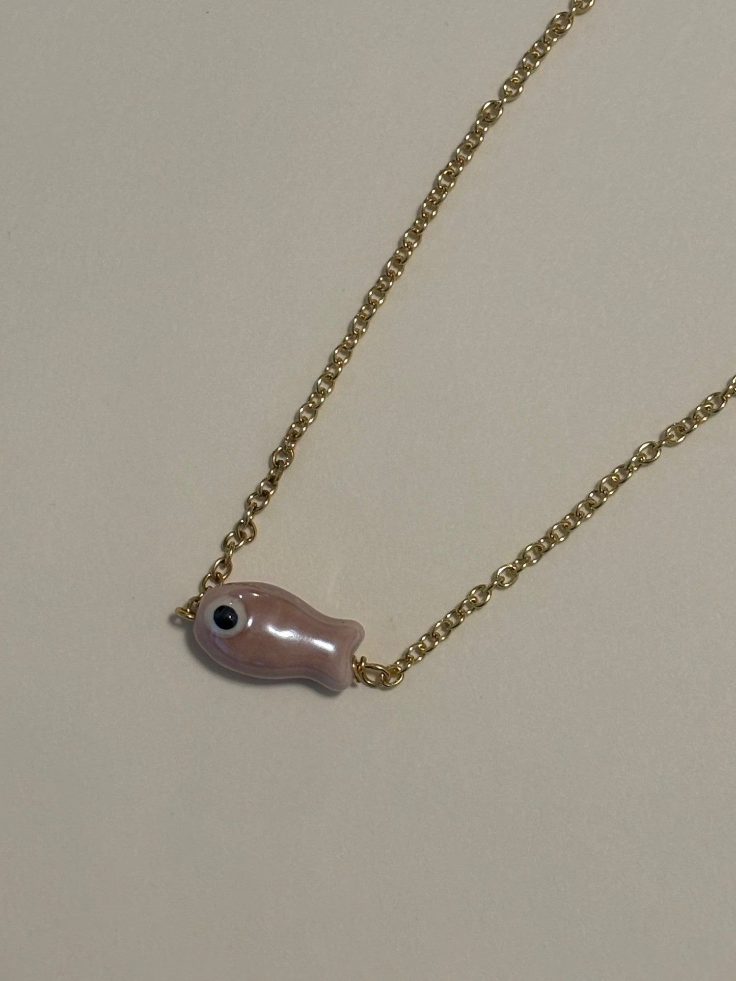 Pearlesent Fish Choker