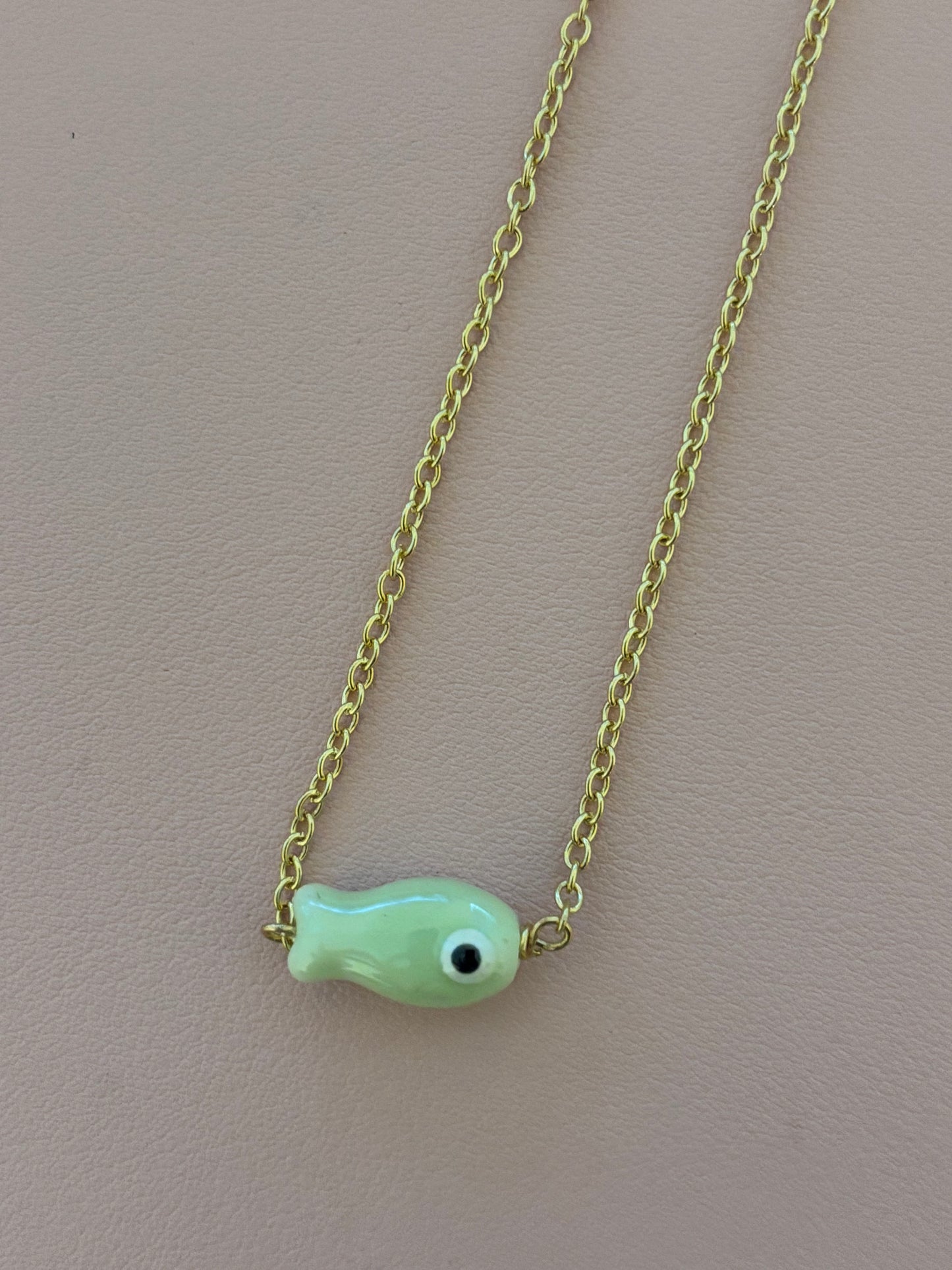 Pearlesent Fish Choker
