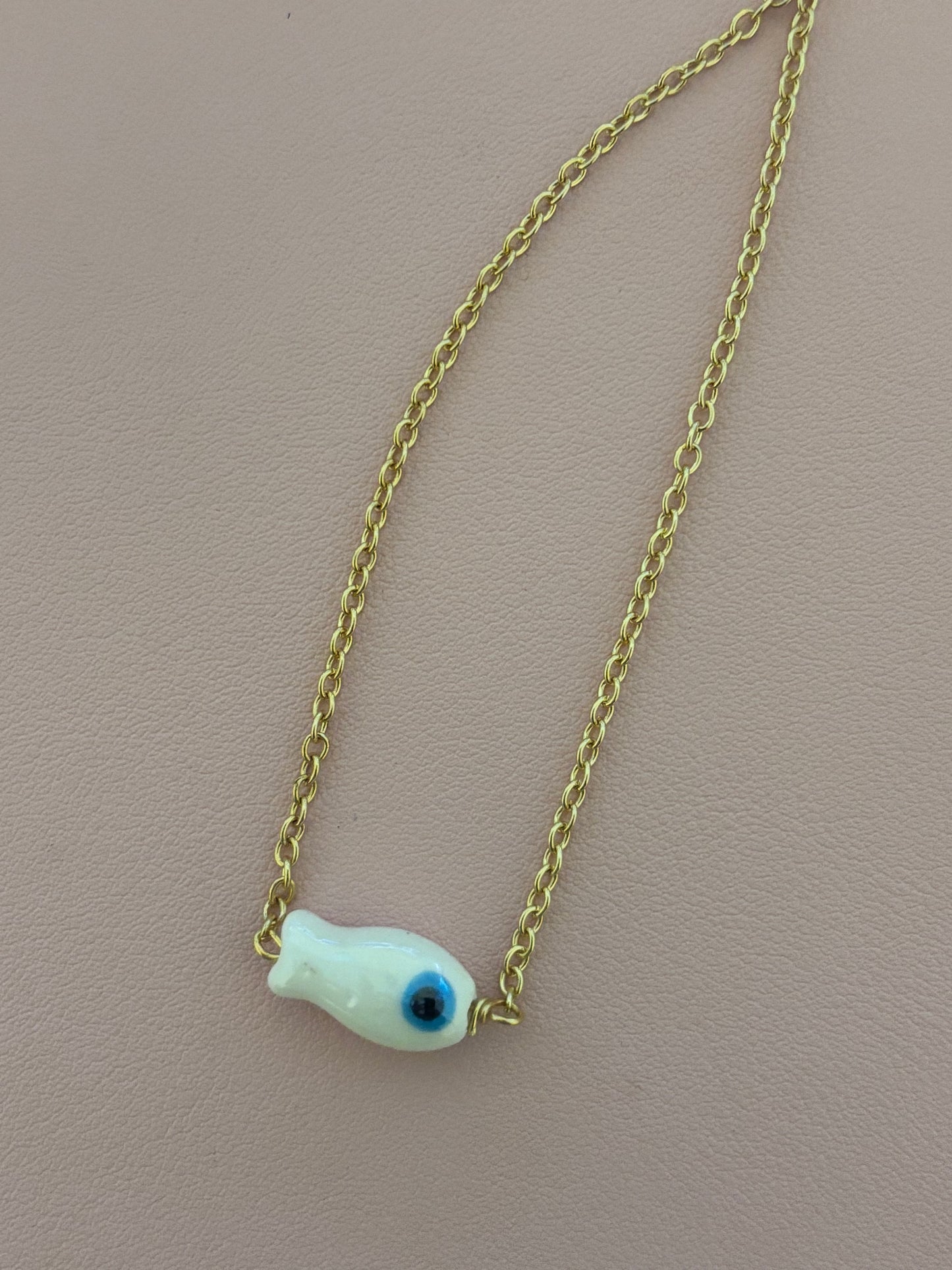 Pearlesent Fish Choker